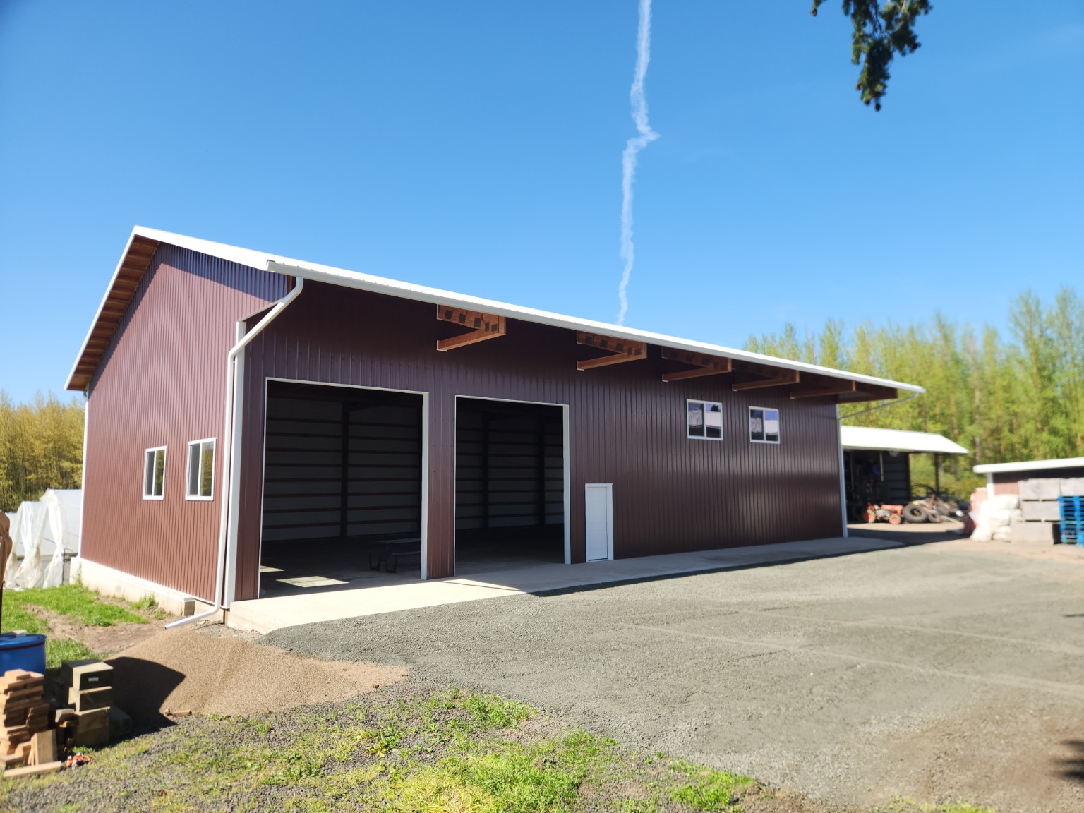 Custom red post-frame shop built by Willamette Valley Pole Buildings