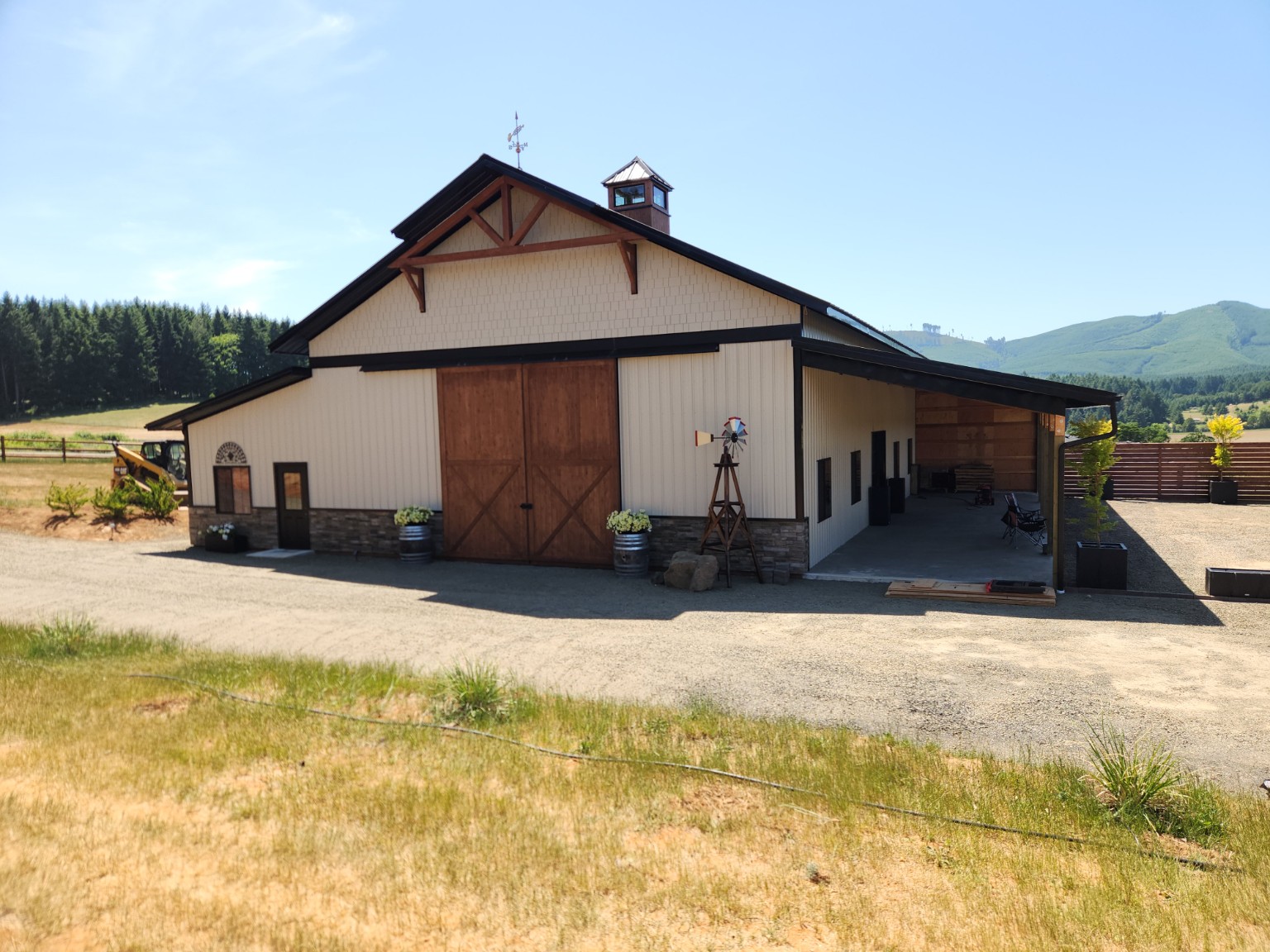 Custom post-frame barn built by Willamette Valley Pole Buildings